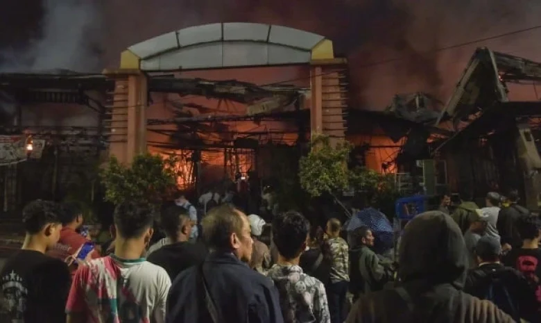 18283-pasar-taman-puring-kebakaran-pasar-taman-puring-terbakar_1_11zon